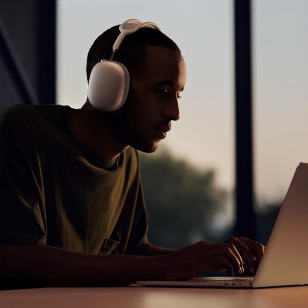 هدفون بلوتوثی اپل مدل (2023-lighting) AirPods Max - Image 15