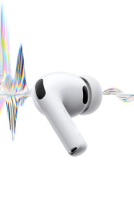  AirPods Pro 3 در حالت حذف نویز فعال برای کاهش صداهای محیط